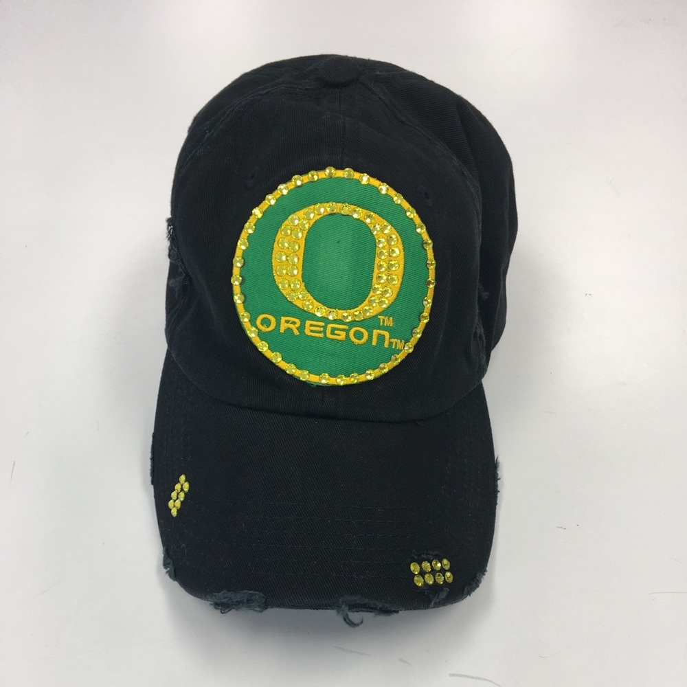Oregon Ducks hat.